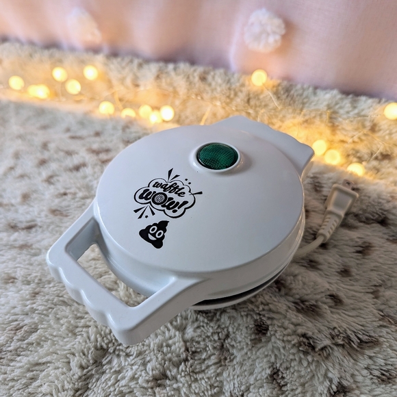 Poop Mini Waffle Maker - Picture 2 of 10
